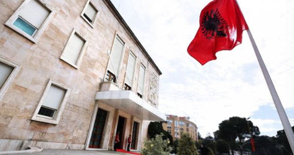 Ndryshojne kushtet dhe tarifat financiare per lejet e qendrimit ne Shqiperi